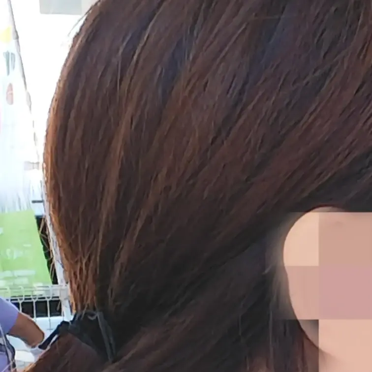 妻が髪をハーフアップにした時の画像です。
横から見た時の髪の結ばれ方が素敵です。

#髪フェチ
#妻
#髪
