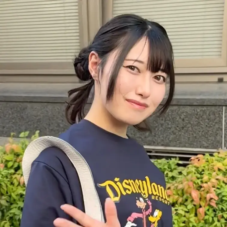 #301【CHIKA 23歳】
今回ストリートスナップに協力してくれたのは、古着コーデがおしゃれなCHIKAちゃん😎