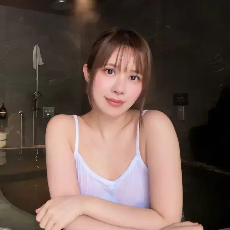 無料写真集の１と２はダウンロードしてくれたかな？？
まだまだ続きますのでお楽しみに💕
実は今日もちょっとちら見せなの