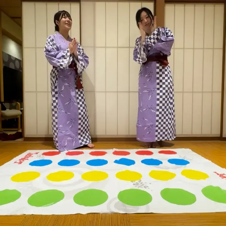 山崎杏奈 VS 葵りんご
ツイスターゲームしたよ🟠🔵🟡🟢

思ってたより難しいなー😵😵