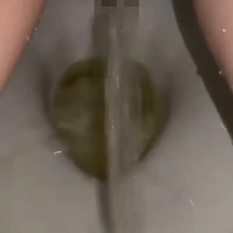 今日のリナのおしっこ動画🥰 サンプル画像
