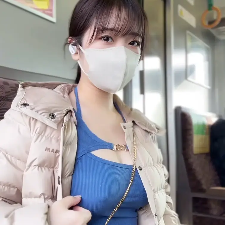 右側にある"いいね"を押してから見てください！
すずのこと応援してくれる人はもちろんブックマークも押してくれるよね？