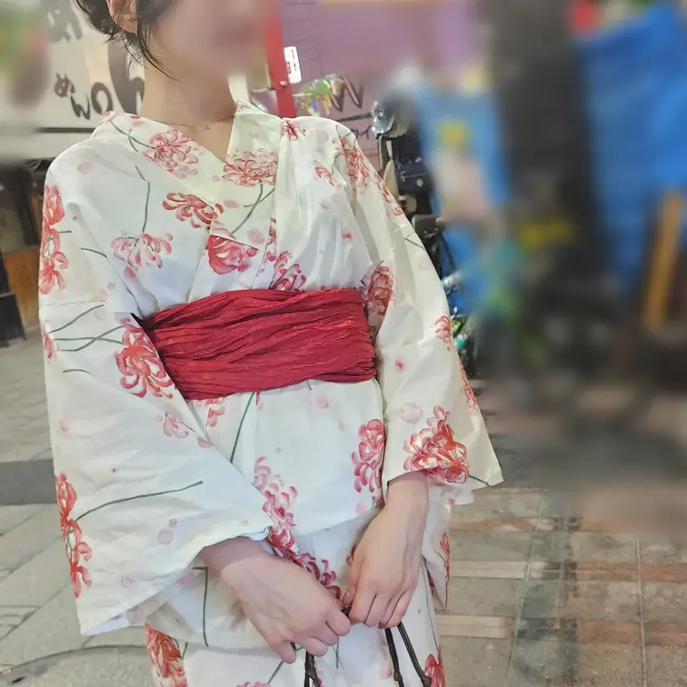 浴衣姿でいちご飴舐めてるのみてムラムラしてきたので、ヨダレだくだくの外フェラさせて、そのまま口内にぶちまけちゃった、、、