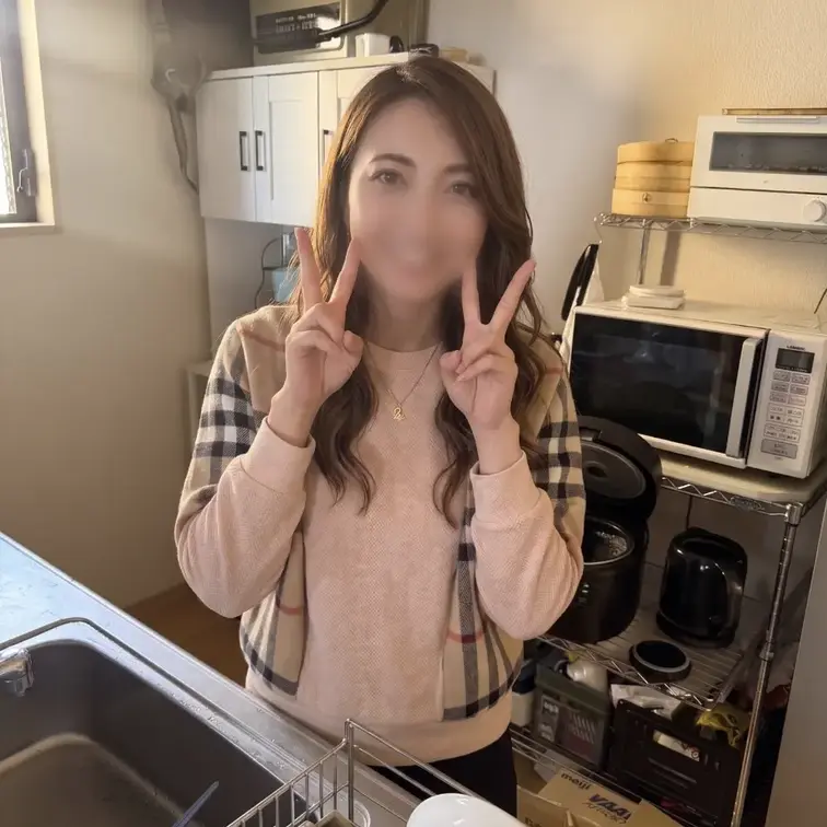 実際に旦那さんが撮った写真。旦那が居ない隙に、ここでSEXしてたんですよね。
動画、もう少しでUPします