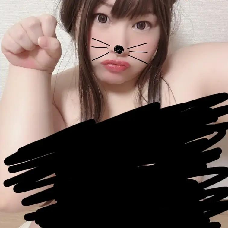 猫の日に作った動画です🐾
落書き消すのに加工も一緒に外れちゃってるから顔が大きなったり小さくなったり…😂
恥ずかしい
