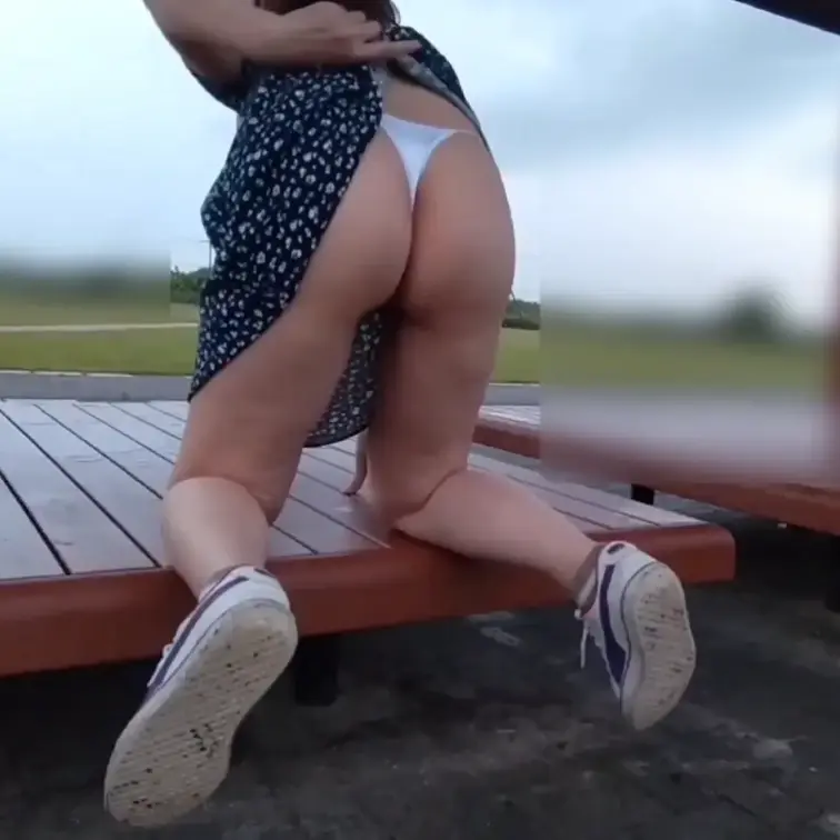 【応援プラン】2025 妻haruの野外撮影動画②
ファンサイト用にチラ見せ、ポーズを取る妻です。