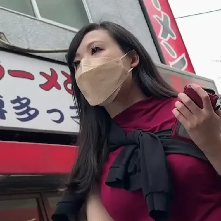 【なつき巨乳】32歳巨乳女子
お金に困って自分も撮ってほしい、とDM来たので撮ってみたらものすごい巨乳、爆乳。