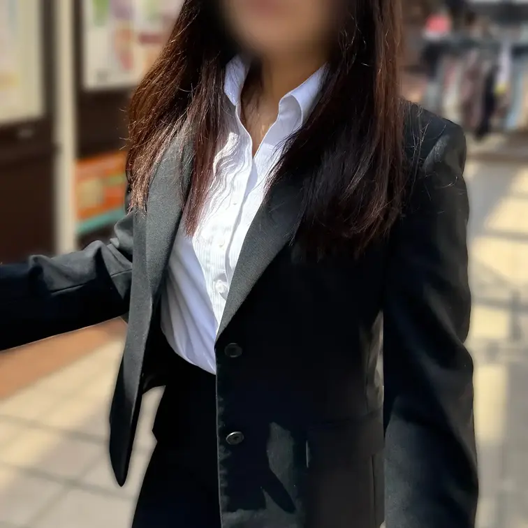 昼間はホントしっかり者で、
仕事のフォローも完璧だし
スーツの着こなしもスマートな田村さん

ー でも夜は上司の