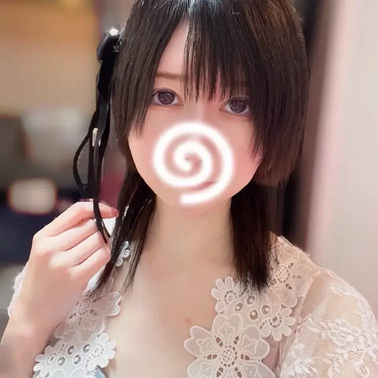 今朝、無駄に早起きしてしまったから(詳しくはX見てね♡)
おしっこ我慢しながら前髪切って久しぶりの短め前髪にしたった(