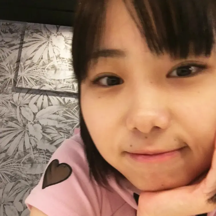 彼女、あまり経験がありません…。
”ある”おじさんと車でラブホテルに向かいます。
おじさんとは定期的に交わっている様