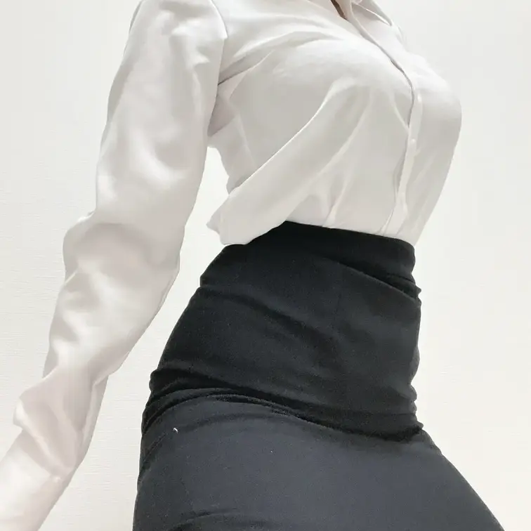 したちち🍑
下が見えちゃいそう💦
今日もお仕事お疲れ様です🌙
