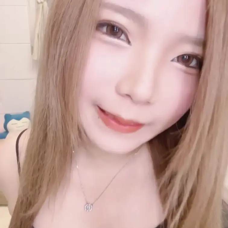 乳首が敏感すぎて
乳首で潮ふき…♡
浴びてくれたら嬉しいです
