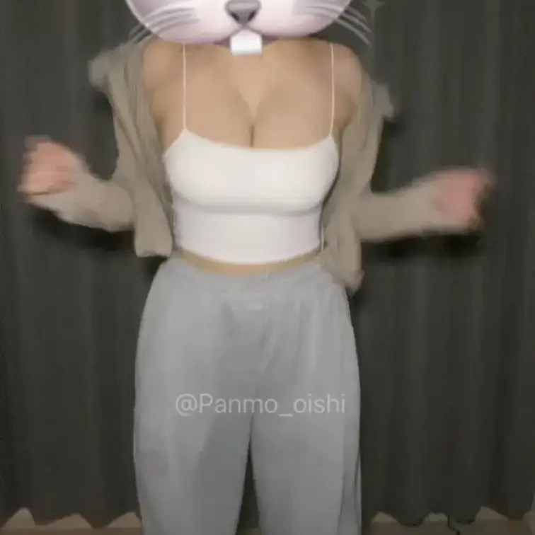 ギリギリアウト？なTikTok動画💚
ちゃんとブラしてないからめっちゃ揺れちゃう笑