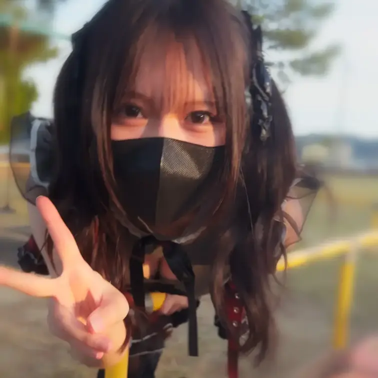 あー！今撮ってたでしょ～！📸✨

撮影の合間の休憩中にブランコで遊んでたところ内緒で撮られてた！

もっとみたい