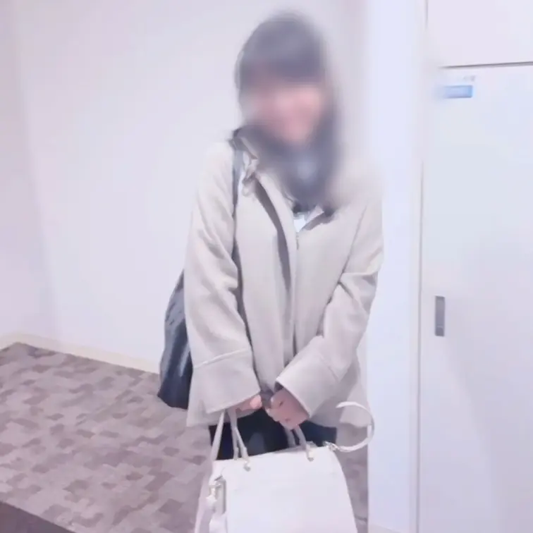 人妻が自宅に連れ込まれて玄関フェラさせられちゃった💕めちゃくちゃリアルです💕