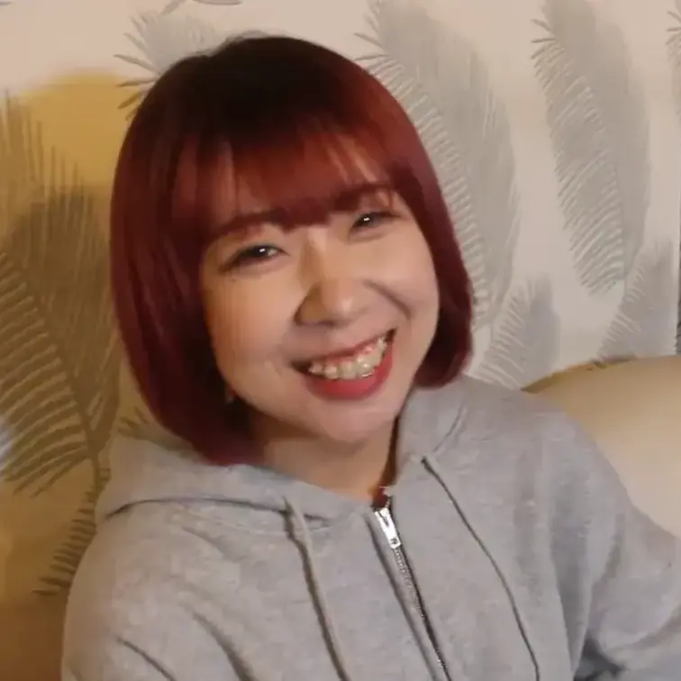 グラビアアイドルのMEG〇MI似の美女が出演してくれました！ 笑顔が素敵で、「イラマはけっこういける方です」と言っていま
