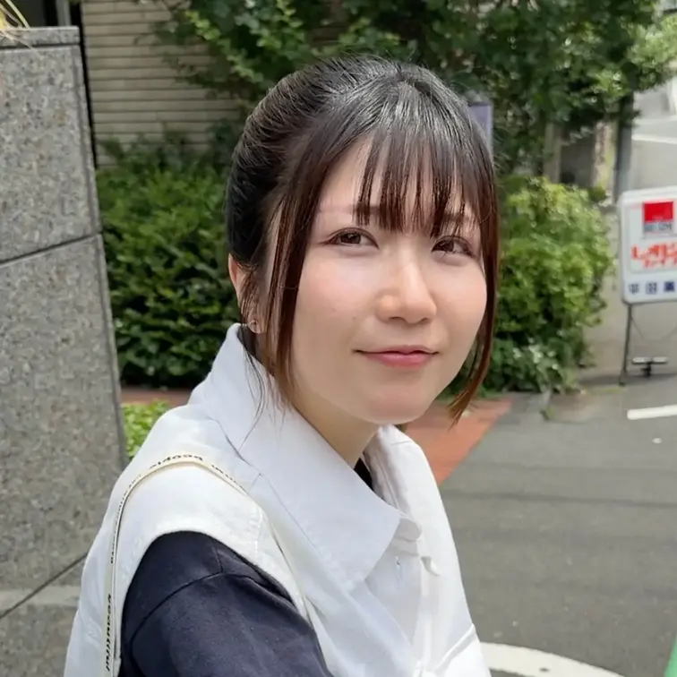 #292【YUI 25歳】
今回ストリートスナップに協力してくれたのは、白のベストが映えるYUIちゃん😎

ブラウ