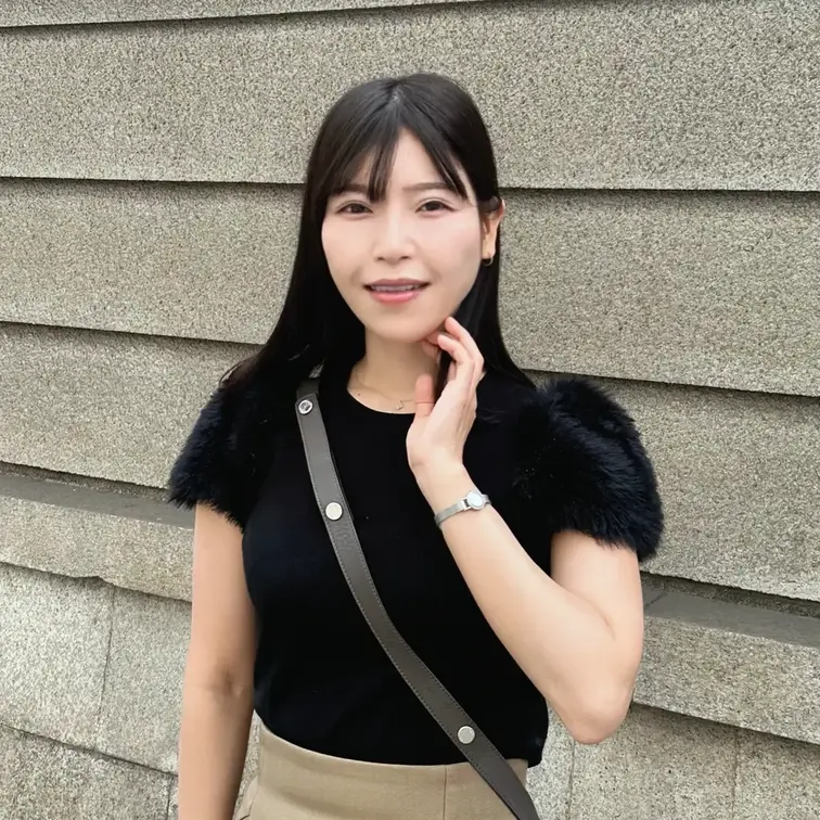 #39 SHIORI(35)

今回ストリートスナップに協力してくれたのは、ハイブランドを着こなす美人奥様🧜‍♀️