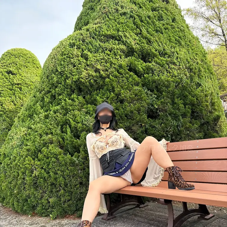 おこさまミニスカでパンチラは白

下はミニフレア

上は色気

なコーデでパンチラ（モロか）😍