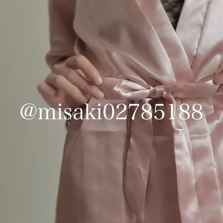 リボンきれいに結べた☺️🎀
ピンクに黒いレースはずるいよね、かわいいに決まってるもん🩰🖤