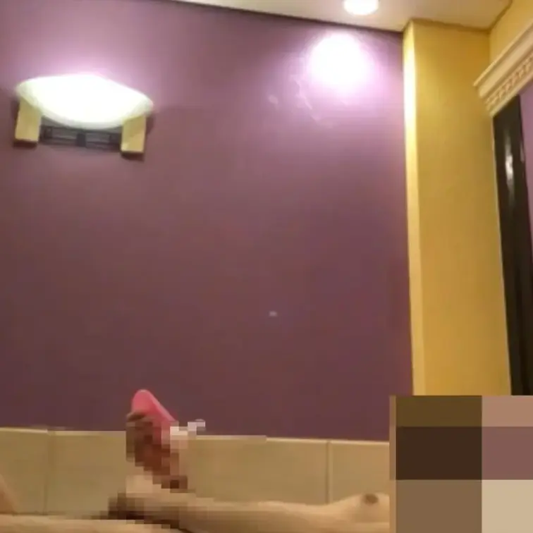 本編は完全顔出し、鬼ギャルみうちゃんの足コキ&正常位動画です！
ギャル様に足コキしていただいた後、ギャル様の手の中で果