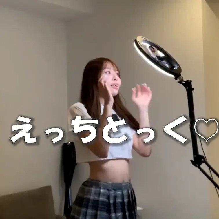えっちとっく撮影風景です♡ えっちとっく撮ってるとこと 脱いでるところぜんぶ見てね👼💓