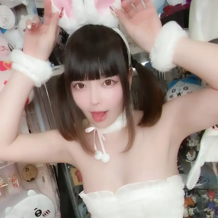 うさぎつなりんニンジン🥕ないからガラス棒ディルド即ハメ💕即気持ちいい潮吹きしちゃうおなにい❤️アナルもドアップで…🥰❤️
