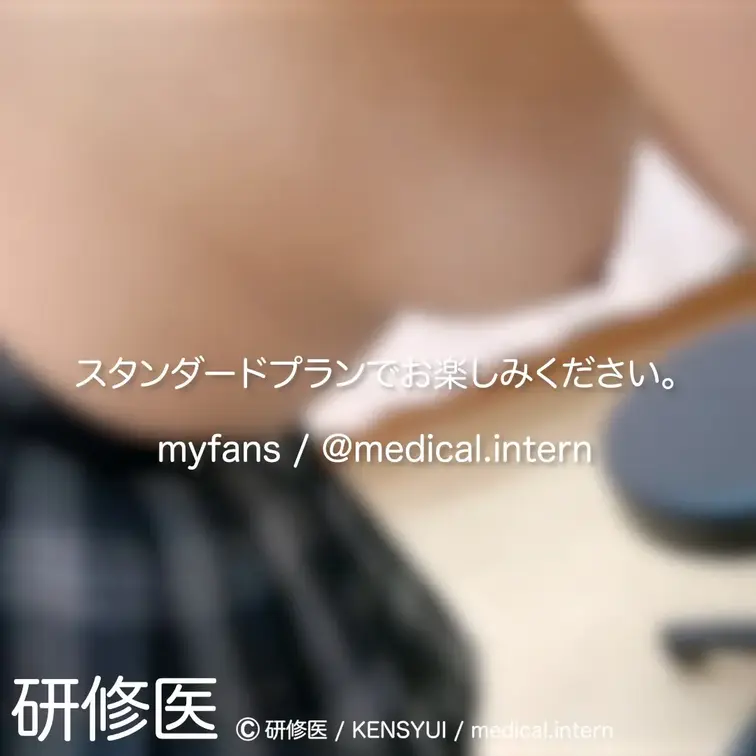 [診察・のぞき系映像]
この映像はボタン型亀でナイショに記録した健診風景です。

この生徒さんはブラジャーをしてい