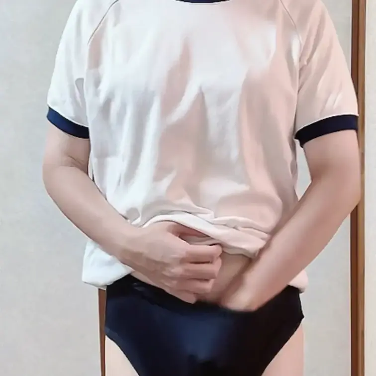 男の娘がブルマで立ちオナニー🍌