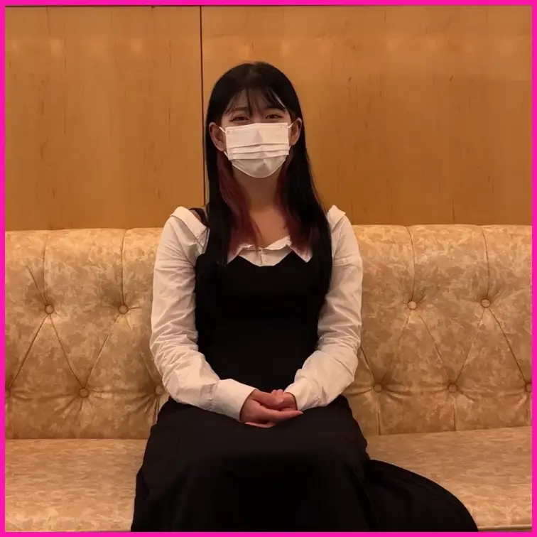 Page126:本編
飲食店員のコとのハメ撮りです
落ち着いたトーンで話すも時折見せる笑顔が可愛い彼女
目力が強く