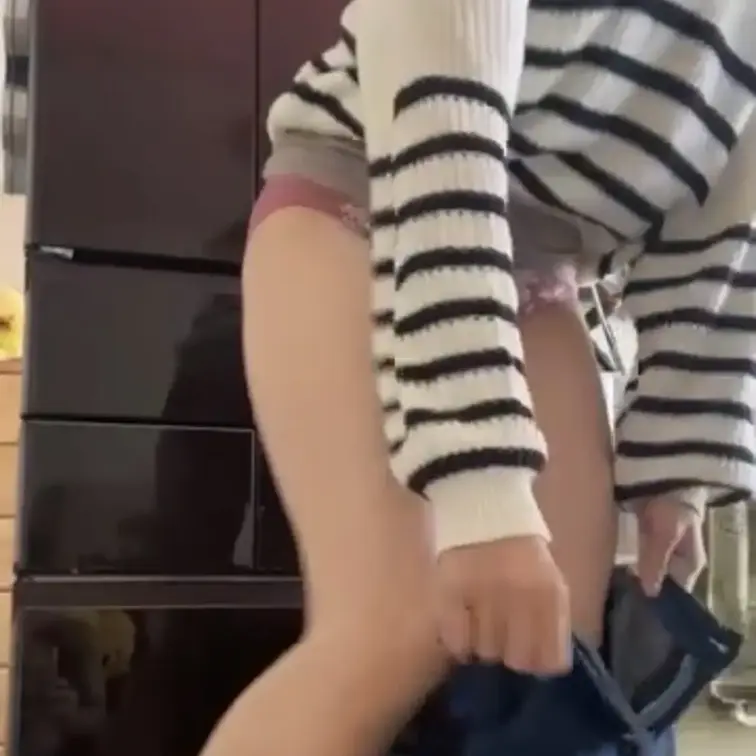 お出掛けから帰宅後疲れてかウトウトしてる妻を見て興奮した僕はそのまま妻をベッドへ連れて行き、マッサージから始めてだんだんと下着に手を入れ舐めたり舐めさせたり、最後はもちろん挿入、妻イキまくりで2回気絶仕掛けました