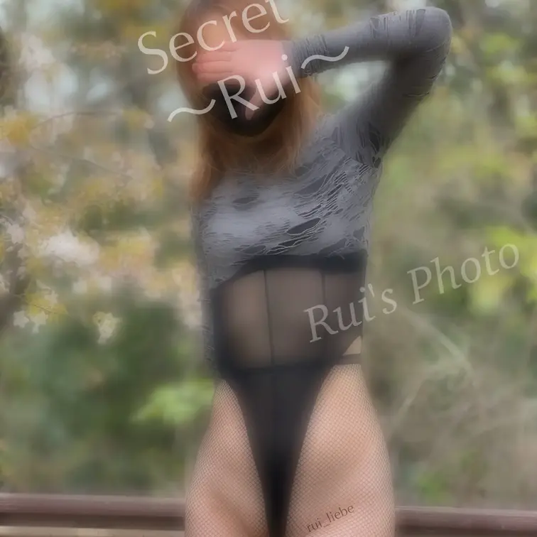 お花見第２弾をSNSでアップ出来ない写真を公開します。
瑠唯のハイレグにホットパンツ姿から最後は脱ぎ捨てたところを堪能