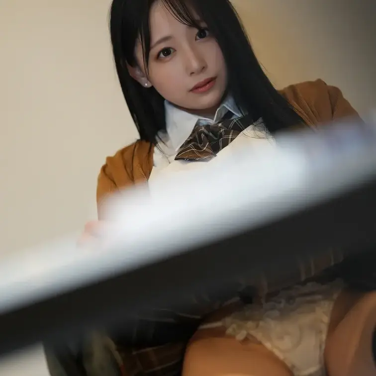 お兄ちゃん実家返ってる間に制服コスした🥺