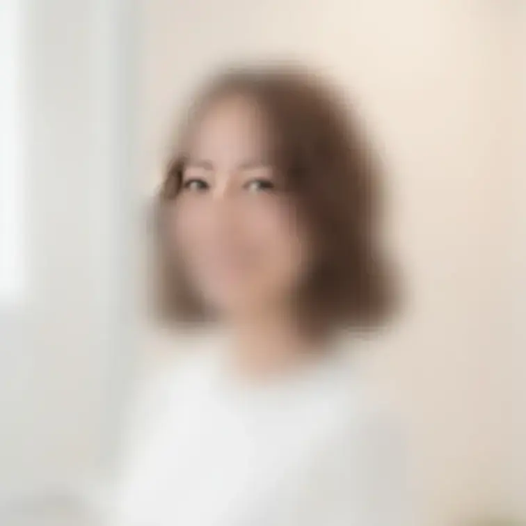 小柄で可愛らしい見た目のガールズバー店員さんと初密会。ちょっと内気なのを隠して強がったりする姿を見ながらこの後メチャクチ