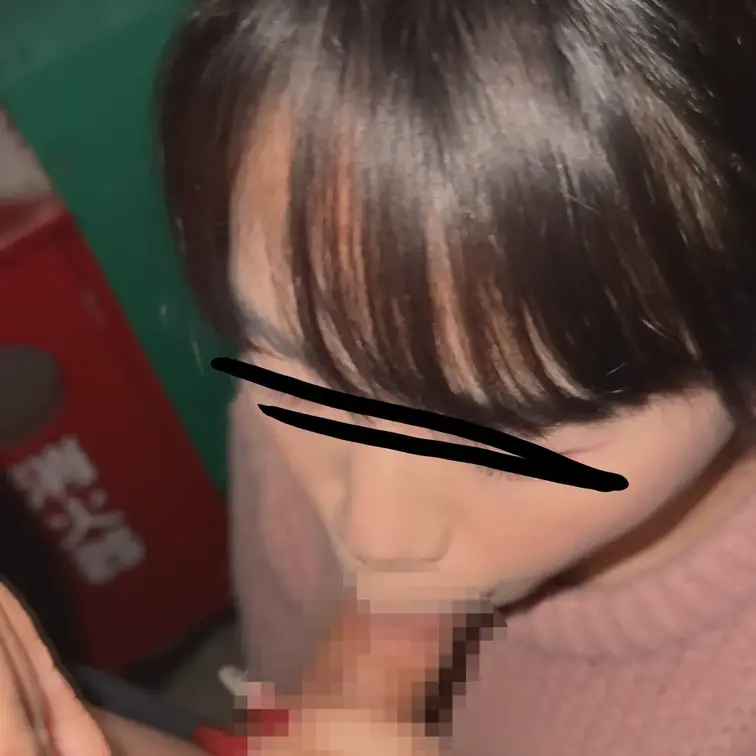 立駐の隅っこで口内射精。