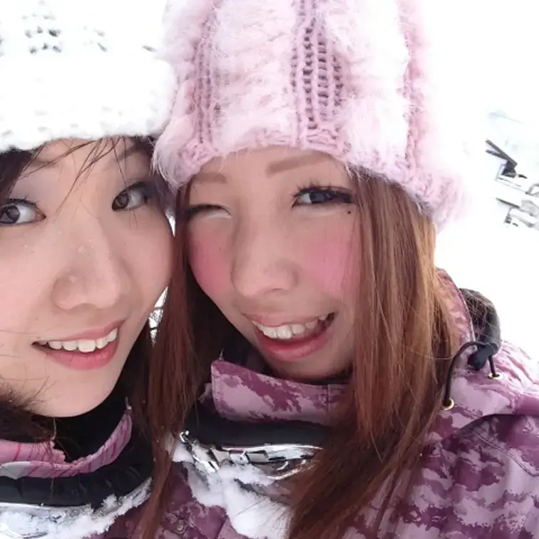 女子とスキー旅行で－６℃の極寒の野外でヤル！

「ヤバイ気持ち良すぎ～♪思い出作りは中出しで!!」
カワイい女の子