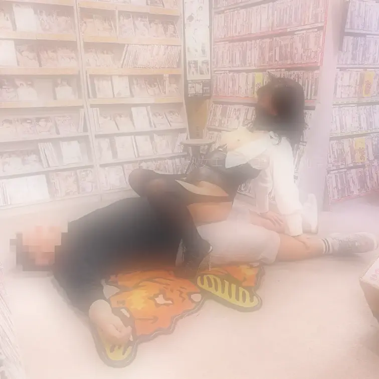 そしてリアル胸バーン💥ハチキレました

アダショの聖地へ行けば、もっとたくさんの加奈に会えます。😍