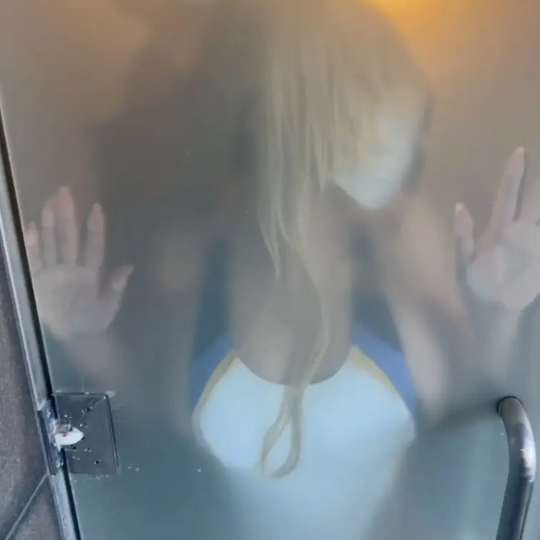 カンナを後ろからめちゃくちゃにしちゃいたい人向け動画
透明なガラスごしにおっきなおっぱい押し付けられるえっち動画
沢