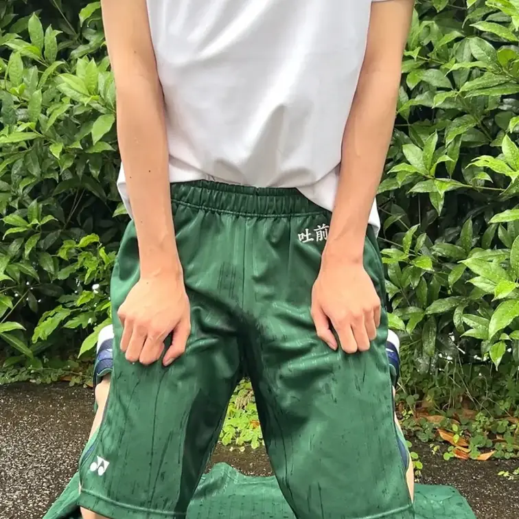 みんなの前でおしっこさせられちゃうシチュです。もちろん帰りの服はおしっこまみれの体操服です( ＾∀＾)
