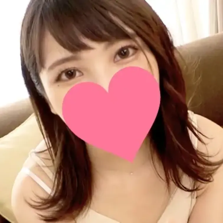 ぱっちりした目元に通った鼻筋、誰もが振り返るような美人さんです❣️
美人な上に性格も明るく、常にニコニコ笑顔の女の子🎀
