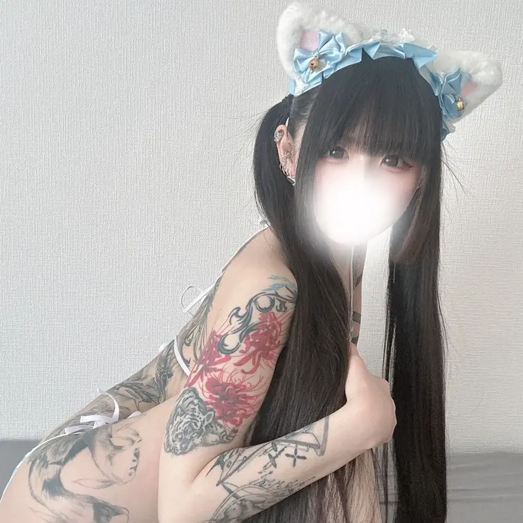 上に英語で下に日本語で説明があります☺️

♡ Watch Me Plan Exclusive Video ♡

This is the continuation of my light blue bikini × cat ears video ⸝⸝ᐢ. ̫ .ᐢ⸝⸝♡

At first, Moa slowly touched her body while imagining her Master watching her.

But the more I touched myself, the harder it became to hold back…
And before I knew it, I was enjoying myself all alone… ♡

Partway through, I even took off my bikini and became much more daring than usual.

I filmed it as though I were revealing everything right in front of my Master, without hiding even my most intimate parts… 🖤

Please keep your eyes on this cute little kitty as she slowly loses all composure…

Watch me until the very end ♡♡

┈┈┈┈┈┈┈┈┈┈

♡ 監視プラン限定動画 ♡

前回の水色ビキニ×ねこみみ姿の続きだよっ⸝⸝ᐢ. ̫ .ᐢ⸝⸝♡

最初は、ご主人様に見られているところを妄想しながら、身体をゆっくり触っていた萌雨。

でも、触れば触るほどどんどん我慢できなくなっちゃって……
そのまま、ひとりで気持ちよくなっちゃいました……♡

途中から水着も脱いで、いつもよりずっと大胆な姿に。

恥ずかしいところまで隠さずに見せながら、
ご主人様の目の前で全部さらけ出しているような気持ちで撮りました……🖤

可愛いねこちゃんが、少しずつ余裕をなくしていくところ、
最後まで目をそらさずに見届けてくださいねっ♡♡