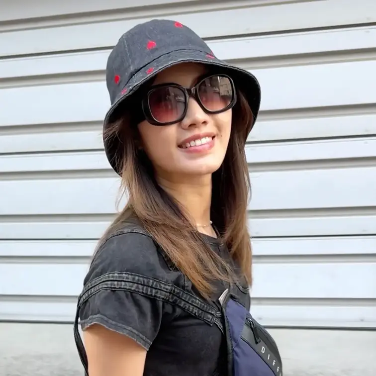 #291【REINA 25歳】
今回ストリートスナップに協力してくれたのは、黒でまとめたコーデがオシャレなREINAち