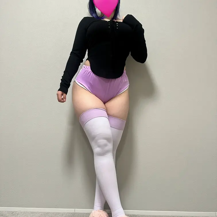 今週のコスプレふたつめ🦋💜
えっちな動画載せるからまっててね🍑👣💕