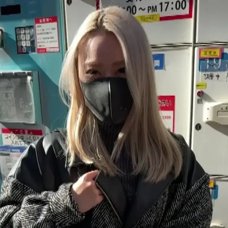 【るい25歳】待ち合わせ
今日は金髪ギャルキターー
あきらかにお金に困ってそうなアパレル系ｗ
こういう女子が意外と
