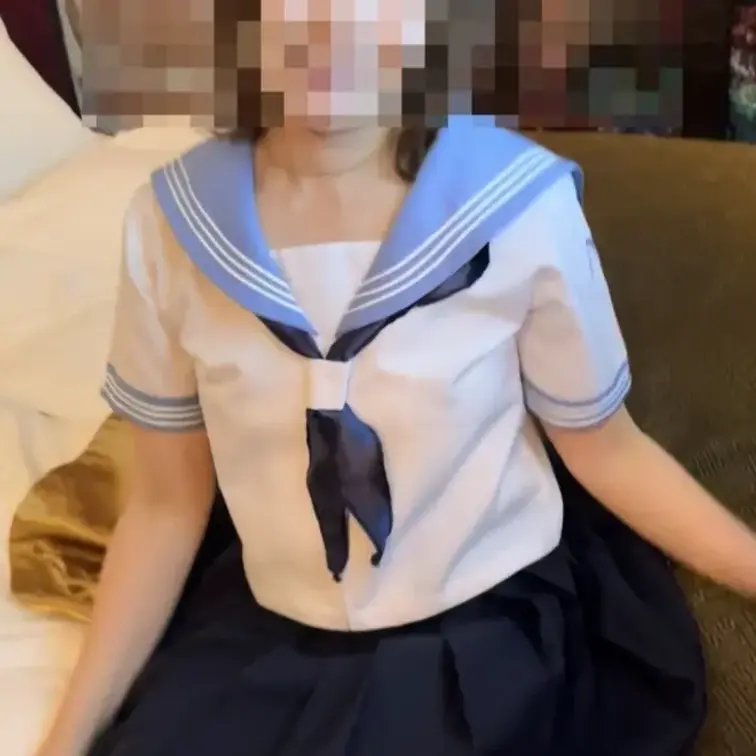 【人妻が昔の制服着て他人棒を…】
人妻リリカさん（35歳）、昔の制服を着ちゃいました。
真昼間から他人棒に貪りつき、