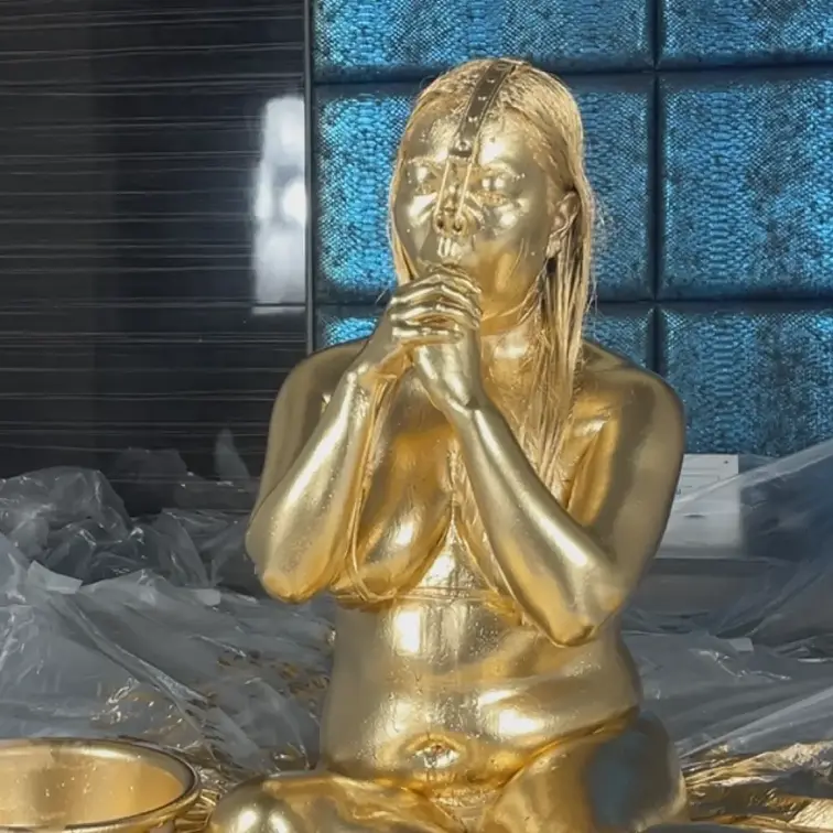 先日配信しましたThe Gold サツキの別カメラ映像①となります(約20分)
ムチムチボディが金色に染まります！
