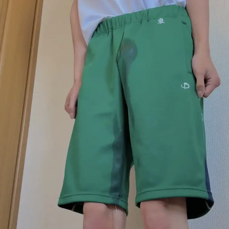 1年生くん、体育の時間に我慢できなくてお漏らし。
なんかすんごい量おもらししてたけど、わざと我慢しておしっこお漏らしし