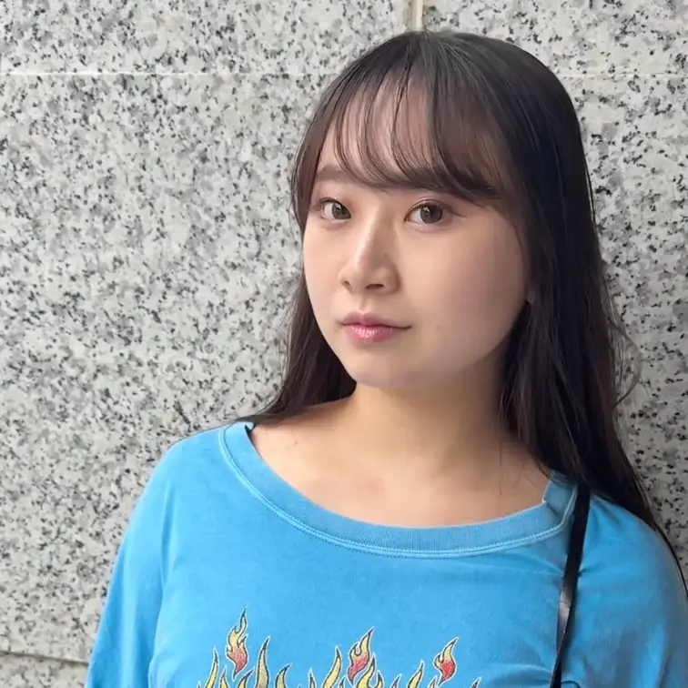 #282【AINA 21歳】
今回ストリートスナップに協力してくれたのは、オーバーサイズのTシャツが可愛いAINAちゃ