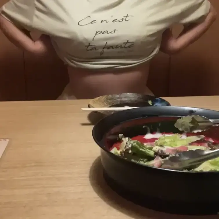 仲良くさせていただいてる方と食事に行きました！
個室でとりあえずおっぱい。ということで
おっぱいです笑

後々パ