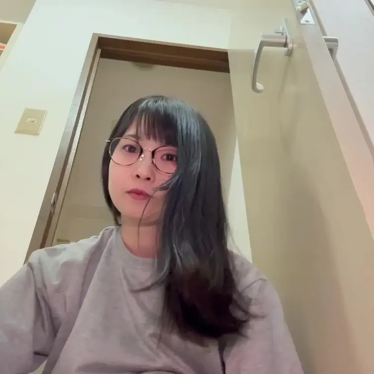ガラス浣腸を２回します。
あまり我慢ができない私はすぐに限界に達します。